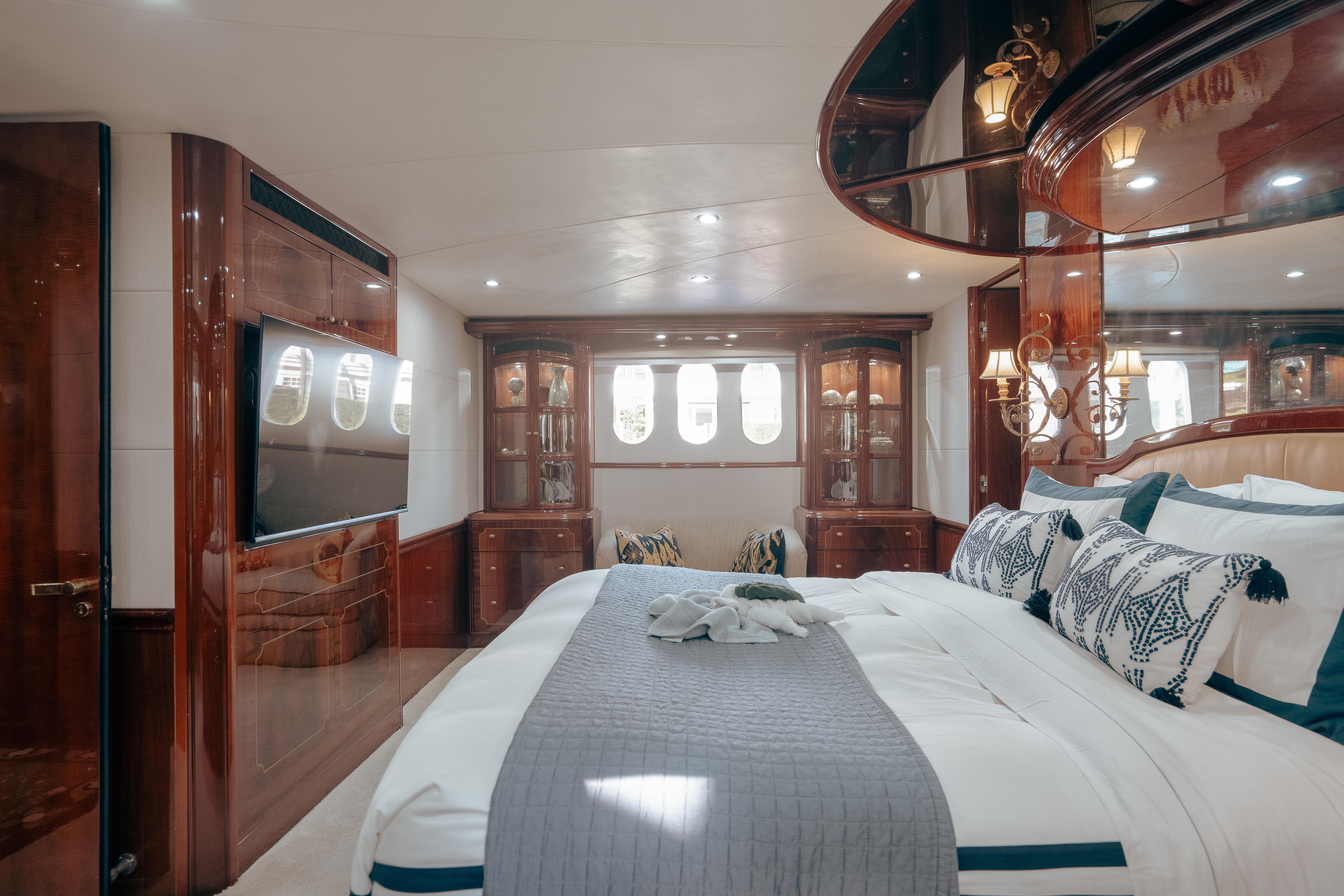 Yacht Photo 21