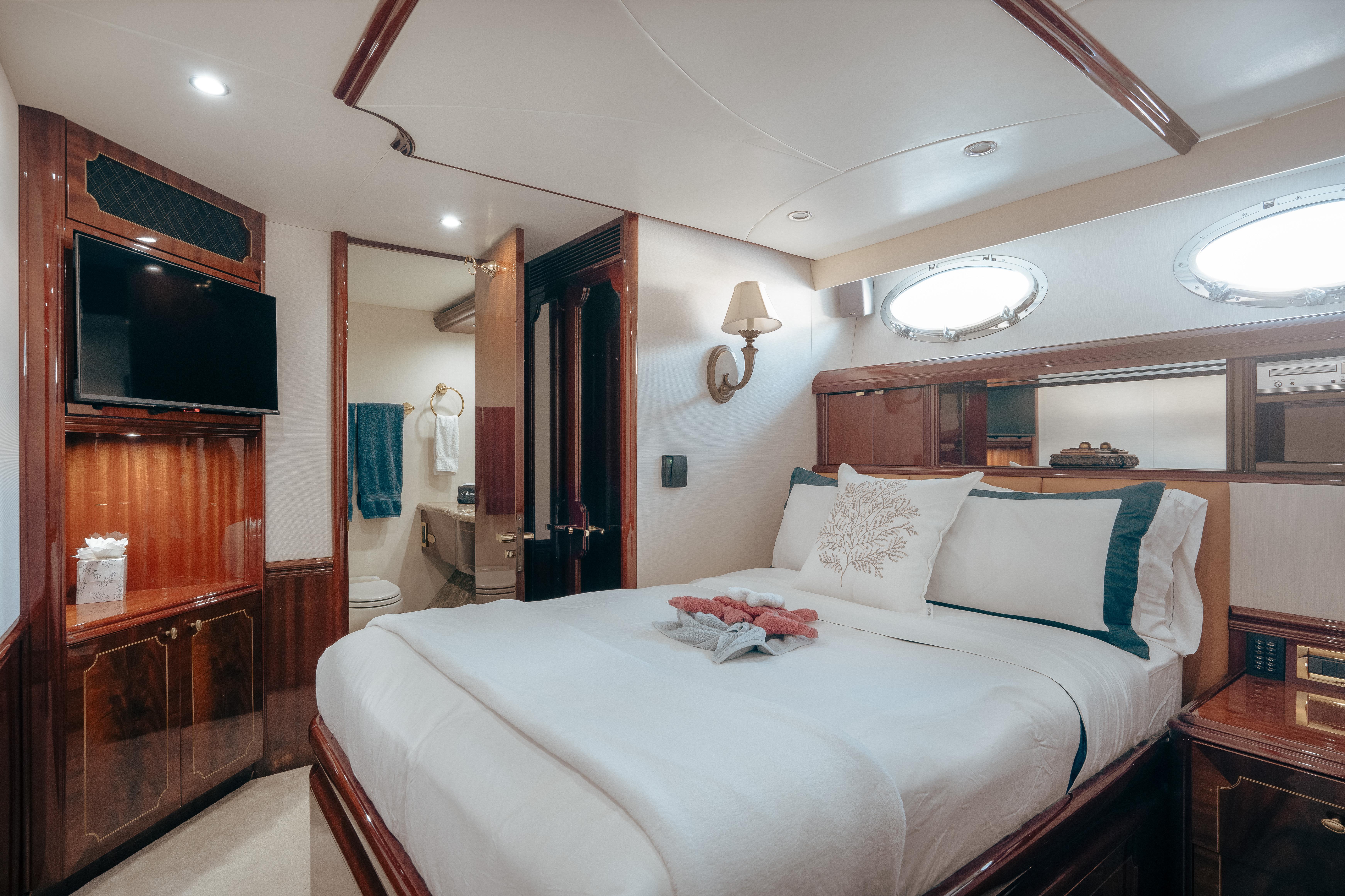Yacht Photo 25