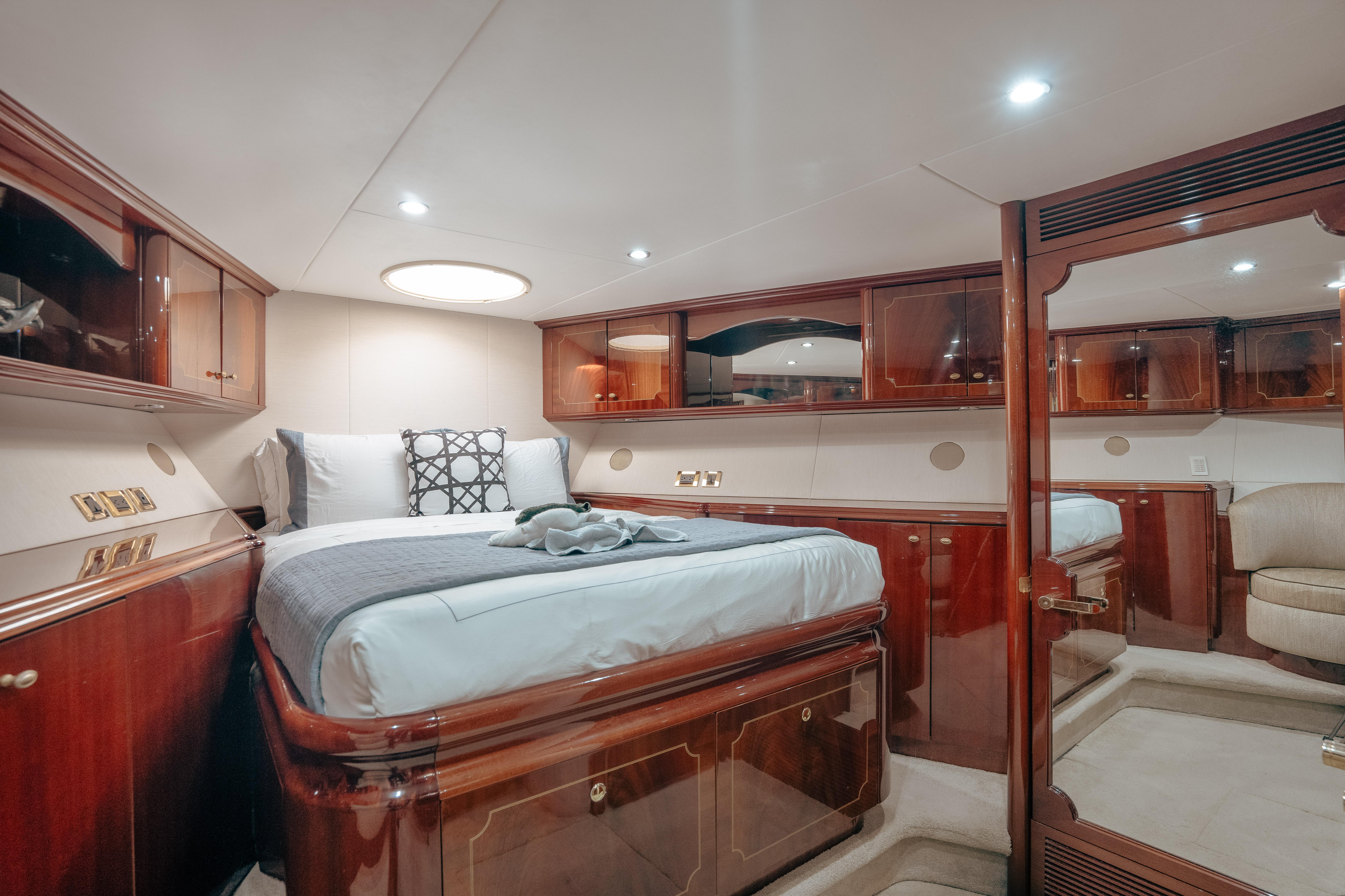 Yacht Photo 30
