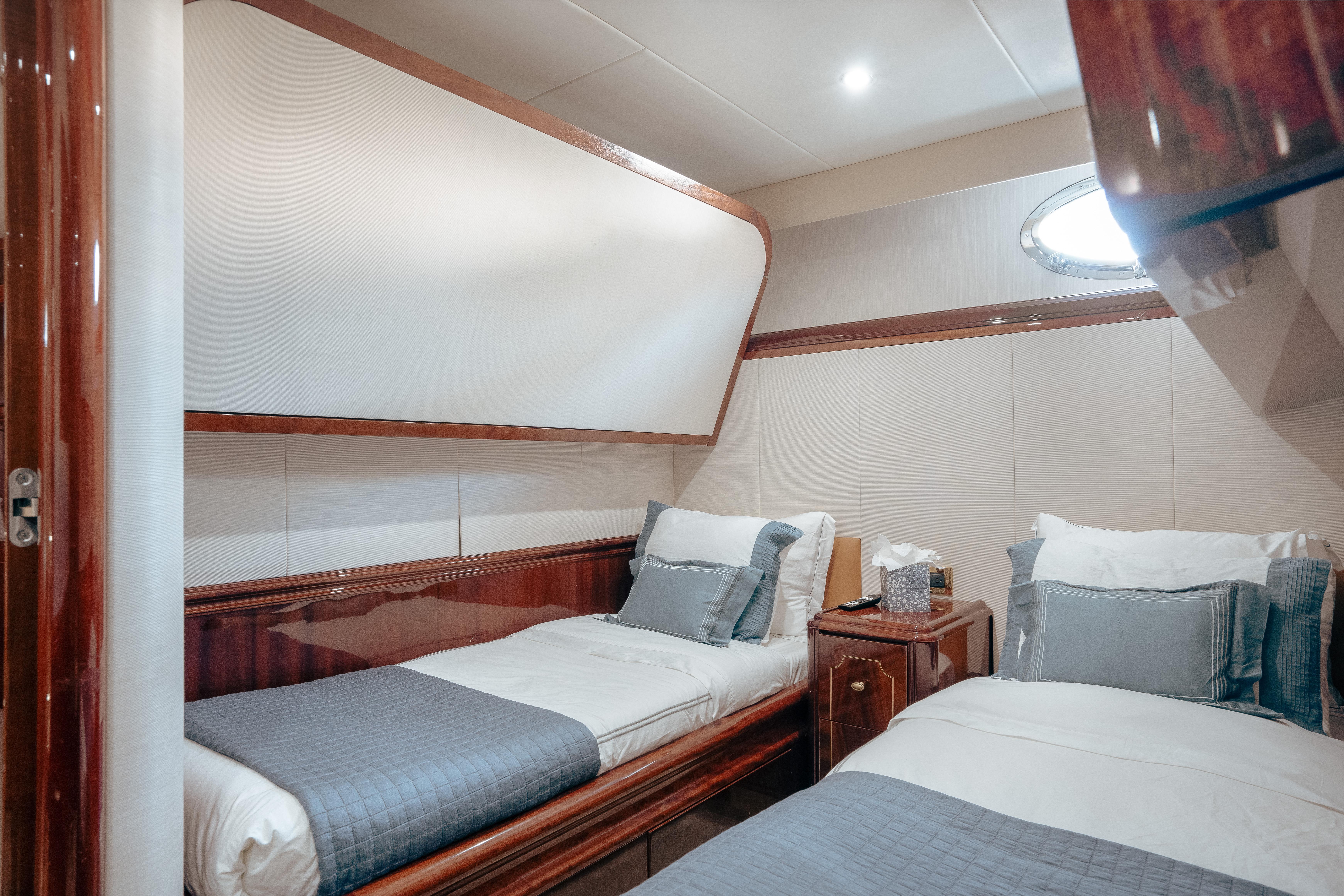 Yacht Photo 34