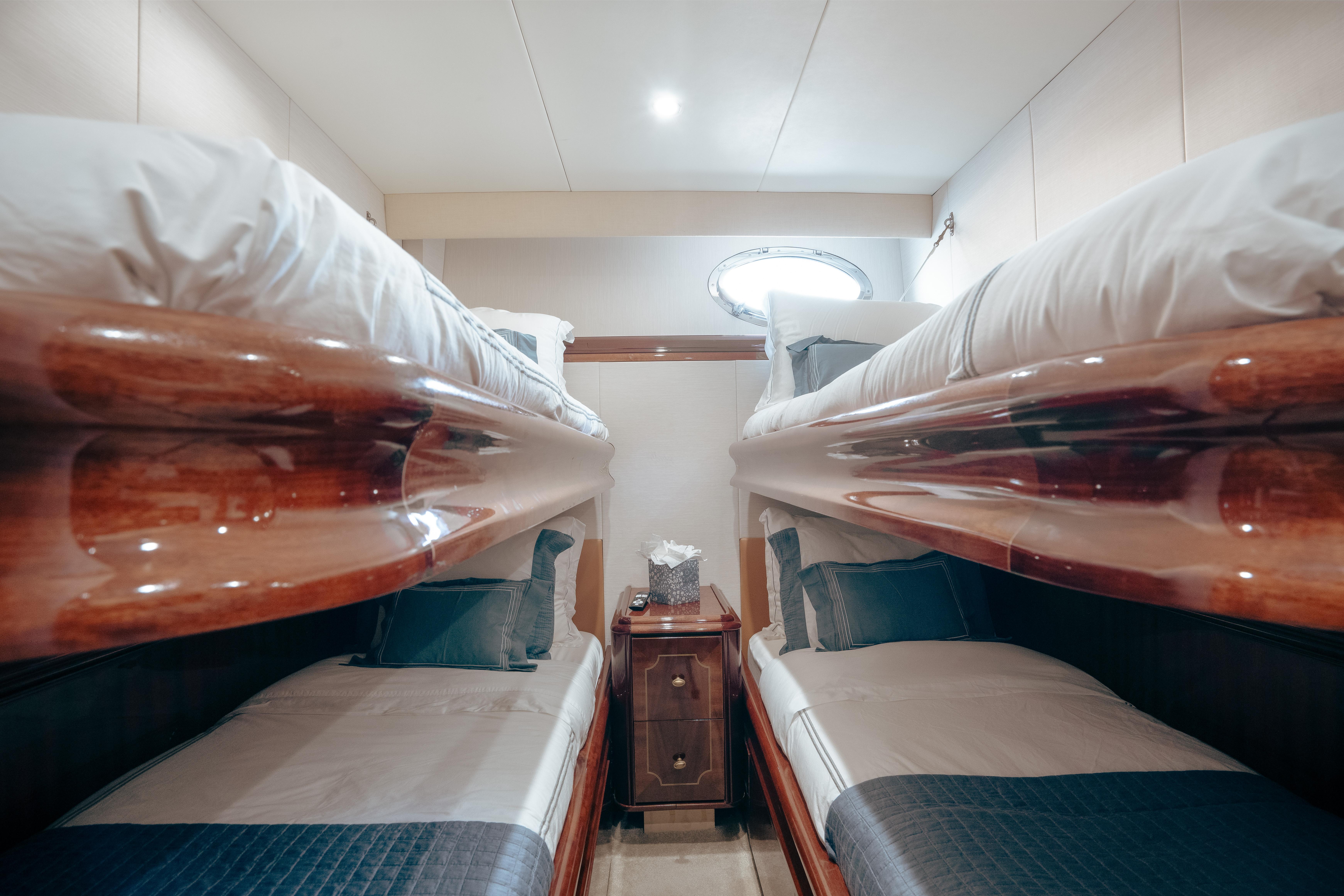 Yacht Photo 35
