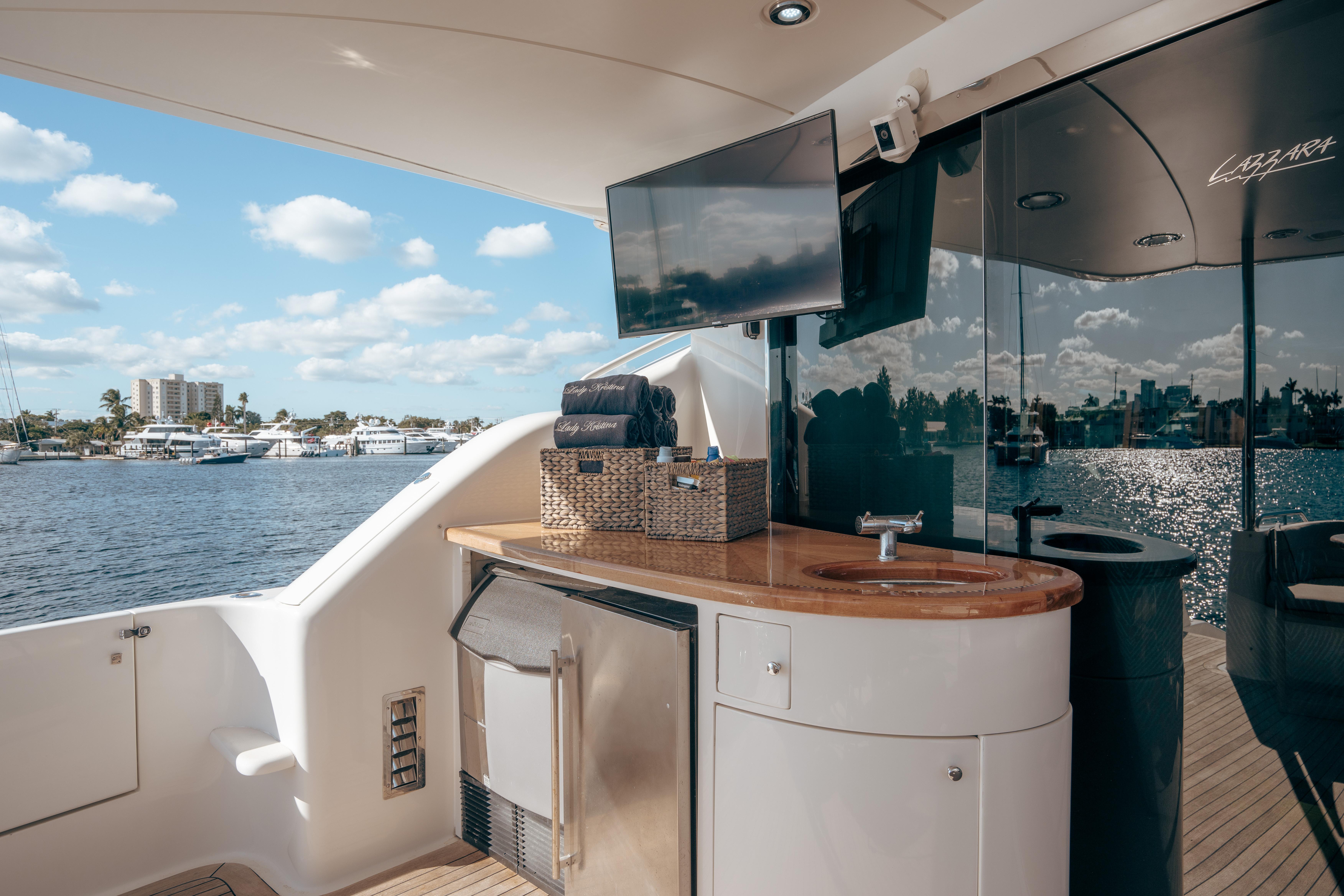 Yacht Photo 37