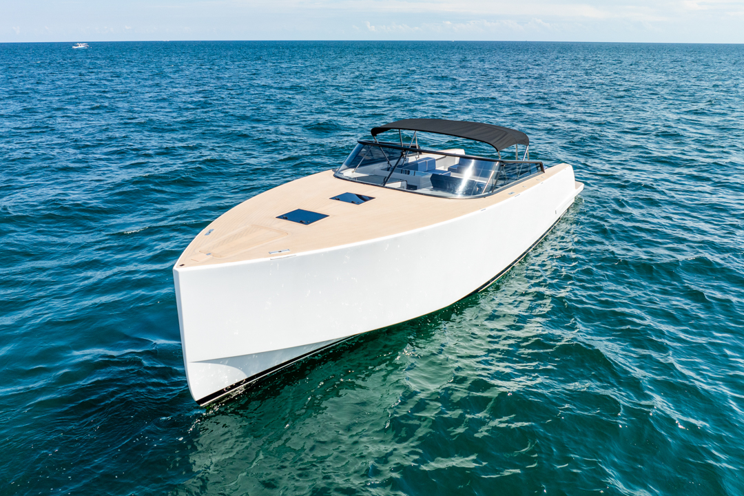 Yacht Photo 3