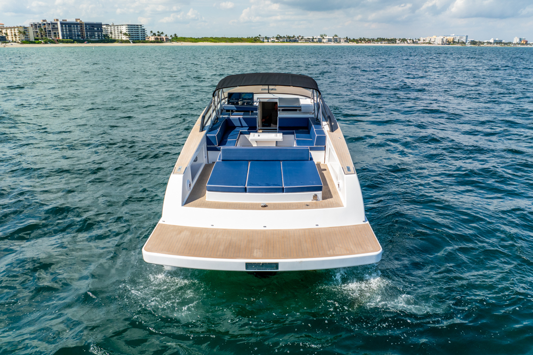 Yacht Photo 4