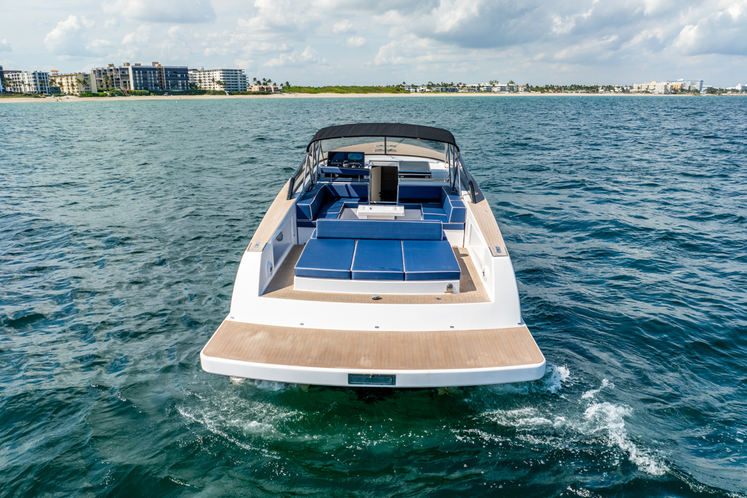 Yacht Photo 5