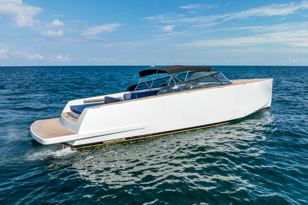 Yacht Photo 7