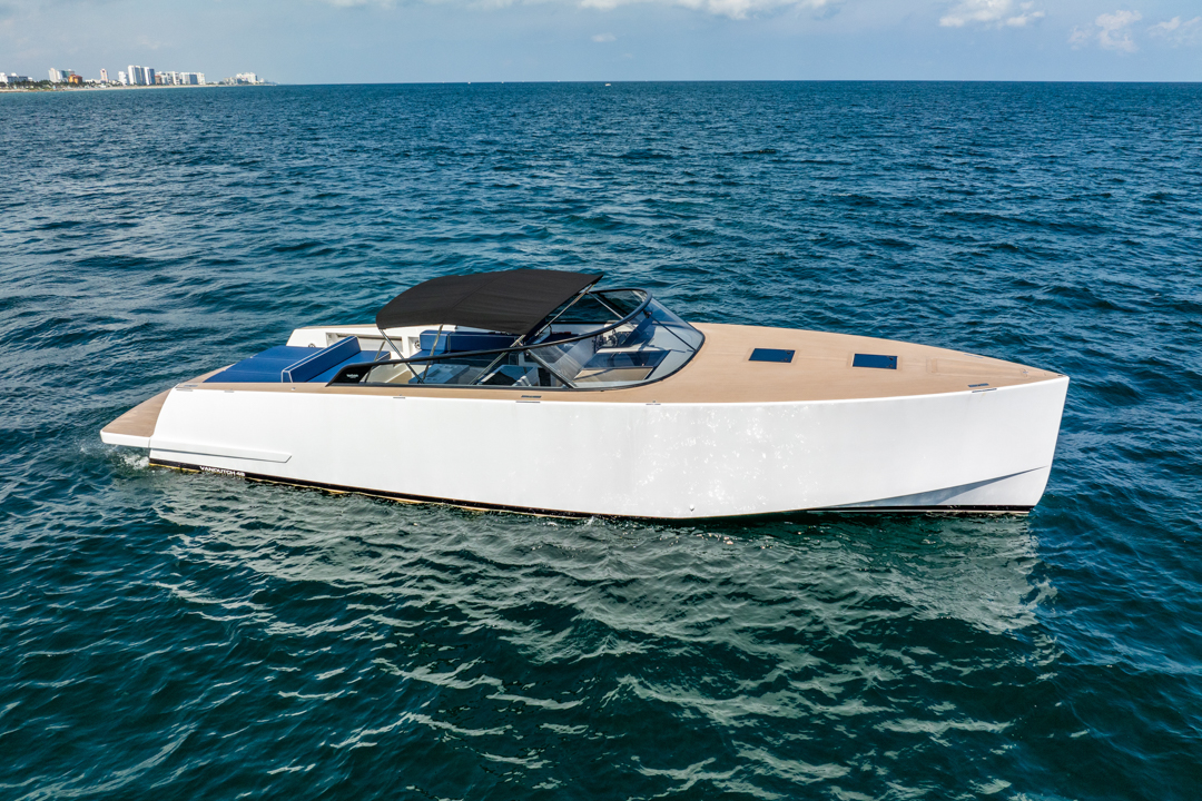 Yacht Photo 9