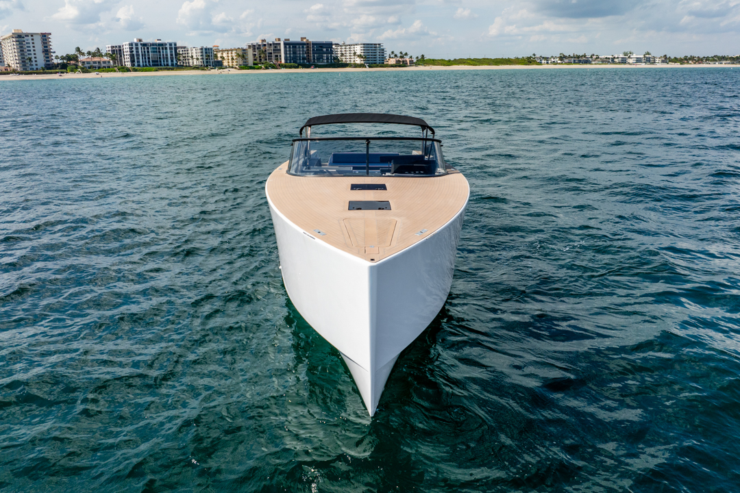 Yacht Photo 10