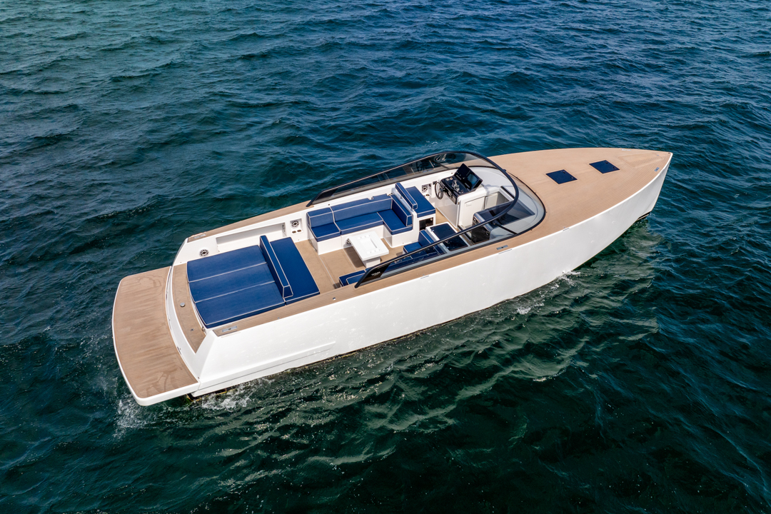 Yacht Photo 12