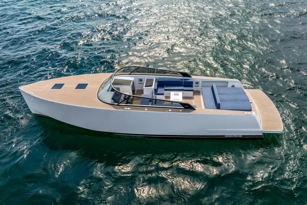Yacht Photo 14
