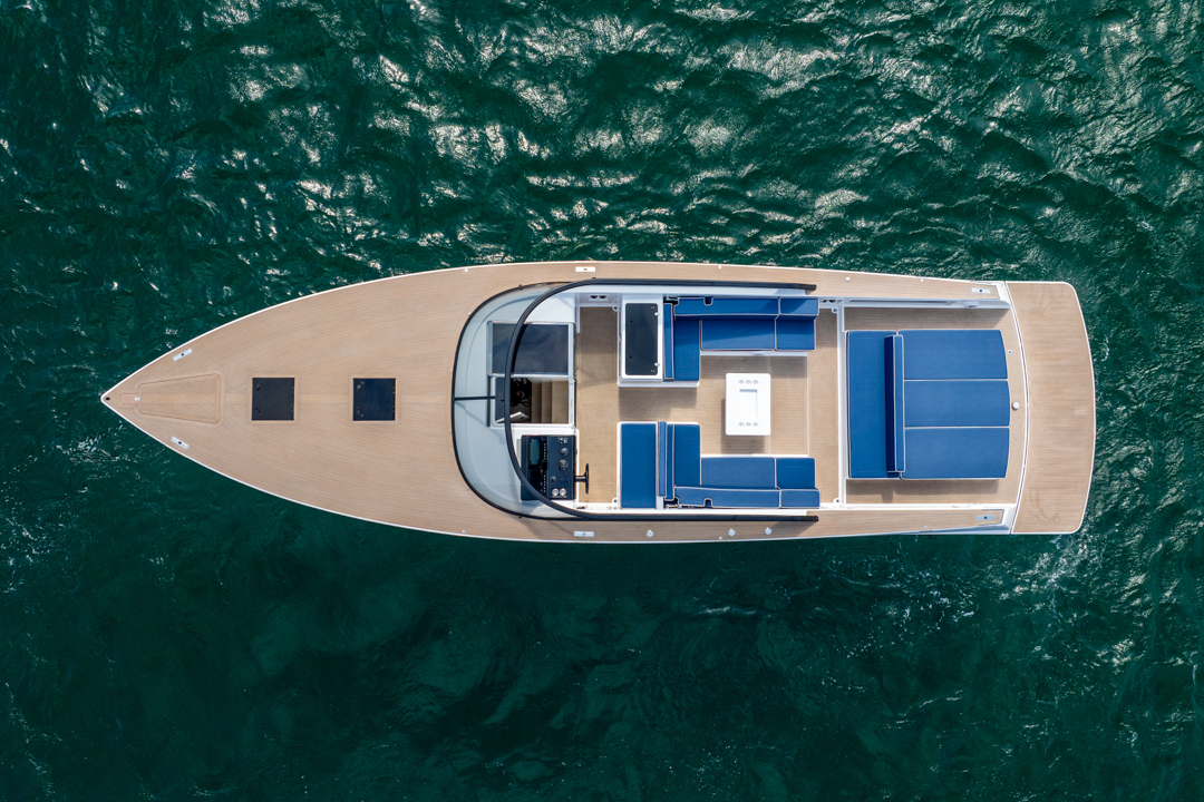 Yacht Photo 15