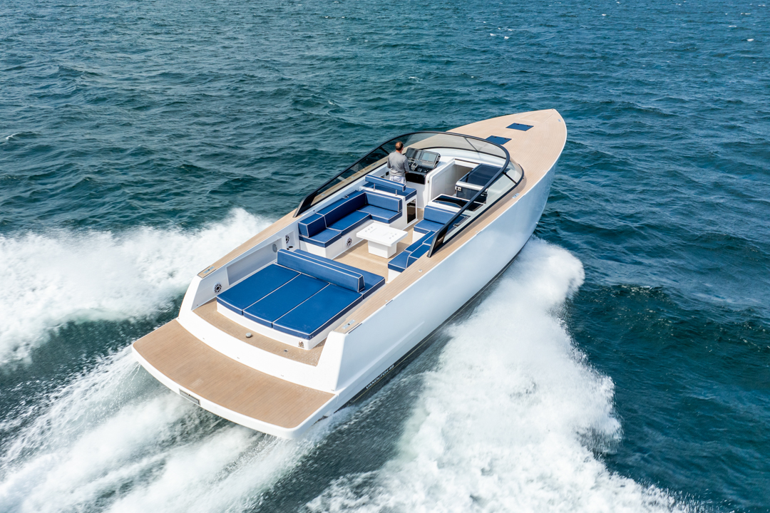 Yacht Photo 17