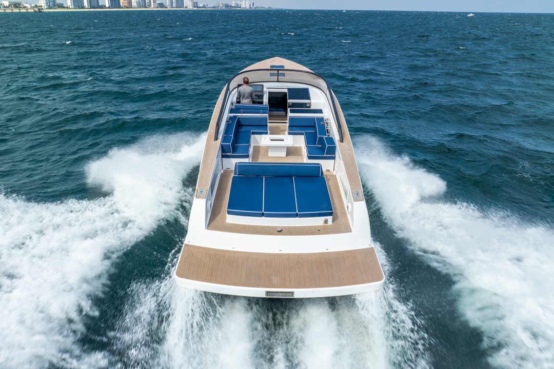 Yacht Photo 18
