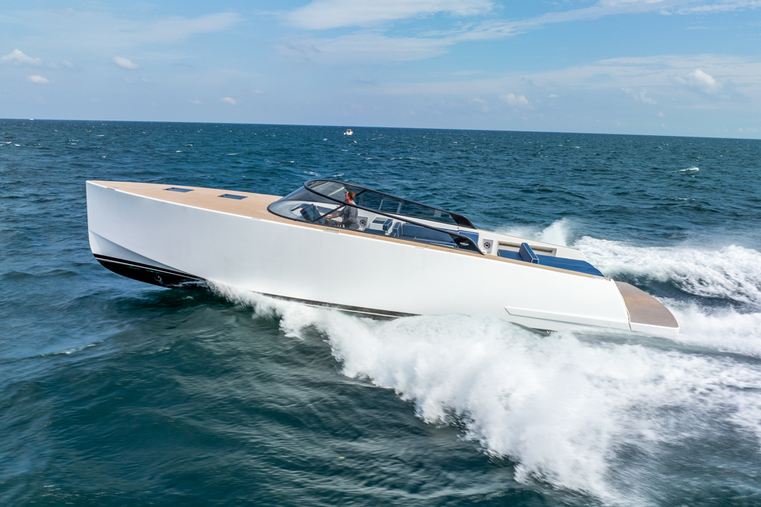 Yacht Photo 19