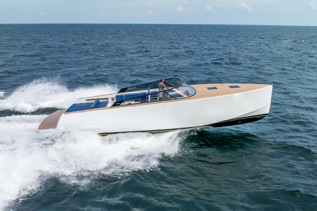 Yacht Photo 20