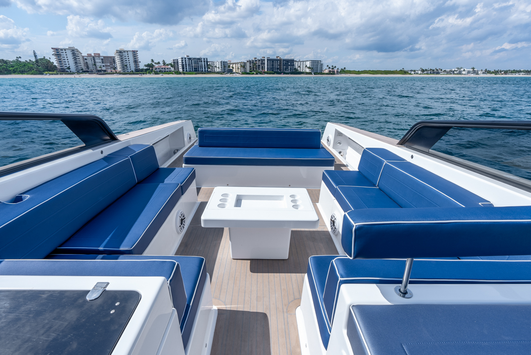 Yacht Photo 22