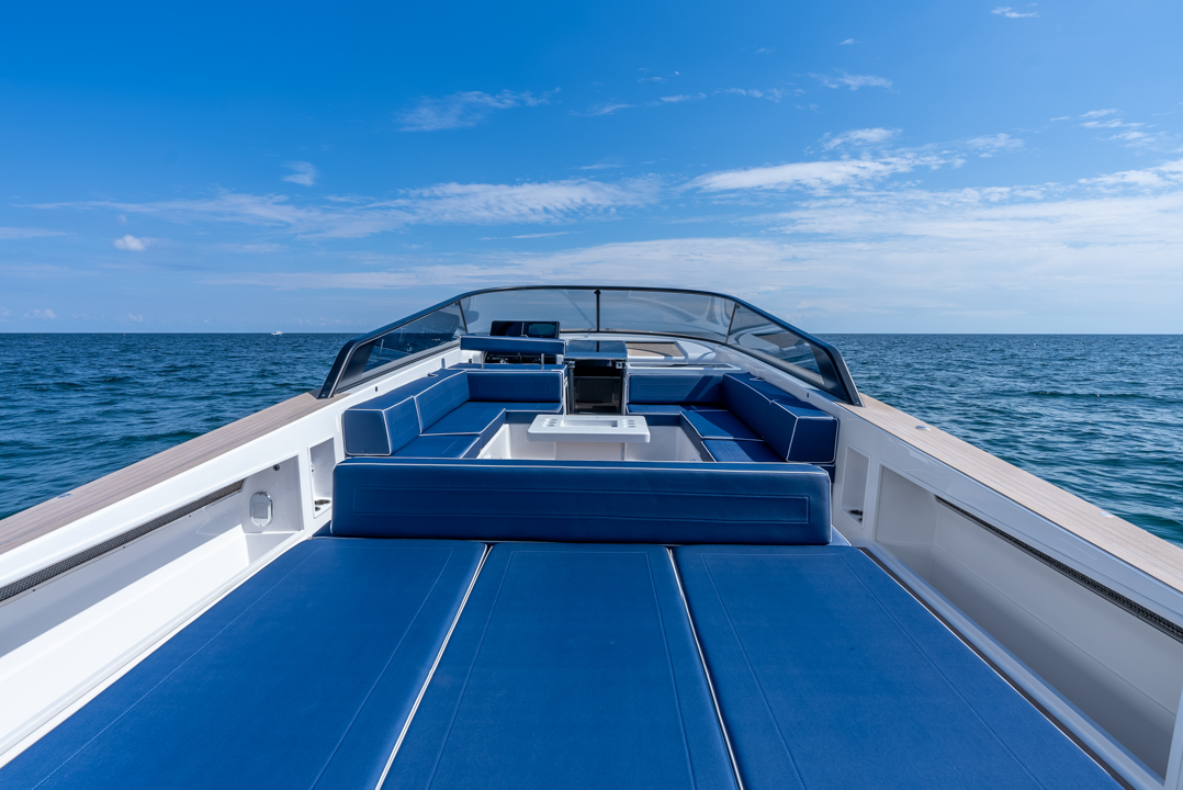 Yacht Photo 24