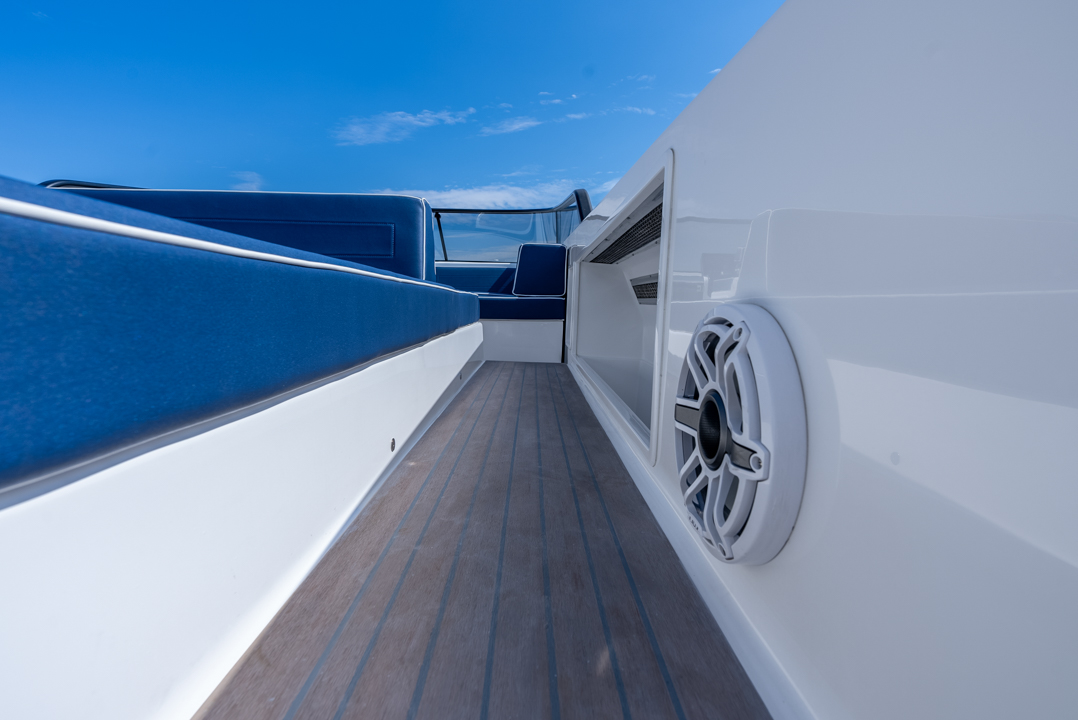 Yacht Photo 25