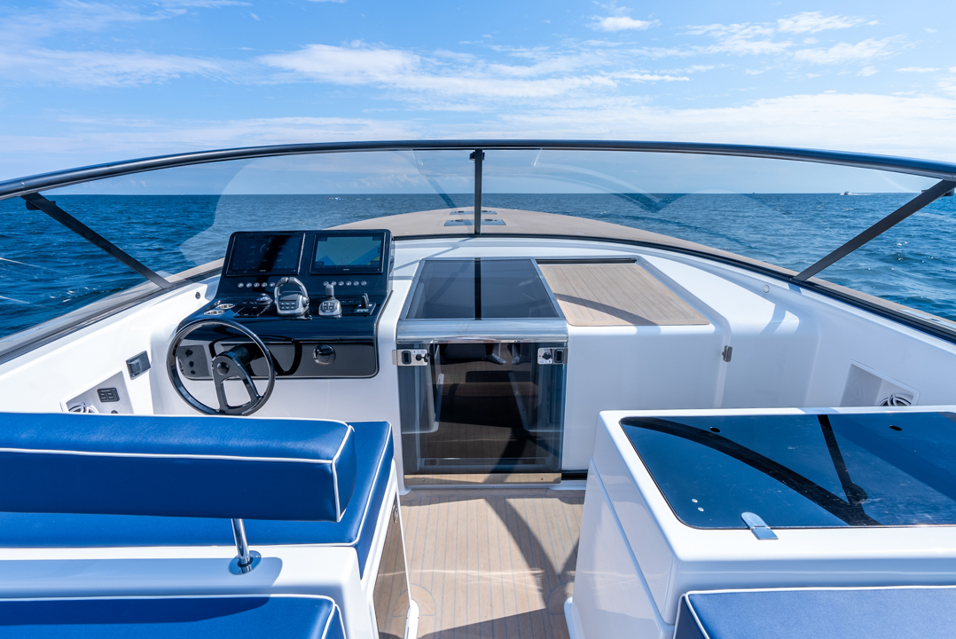 Yacht Photo 29