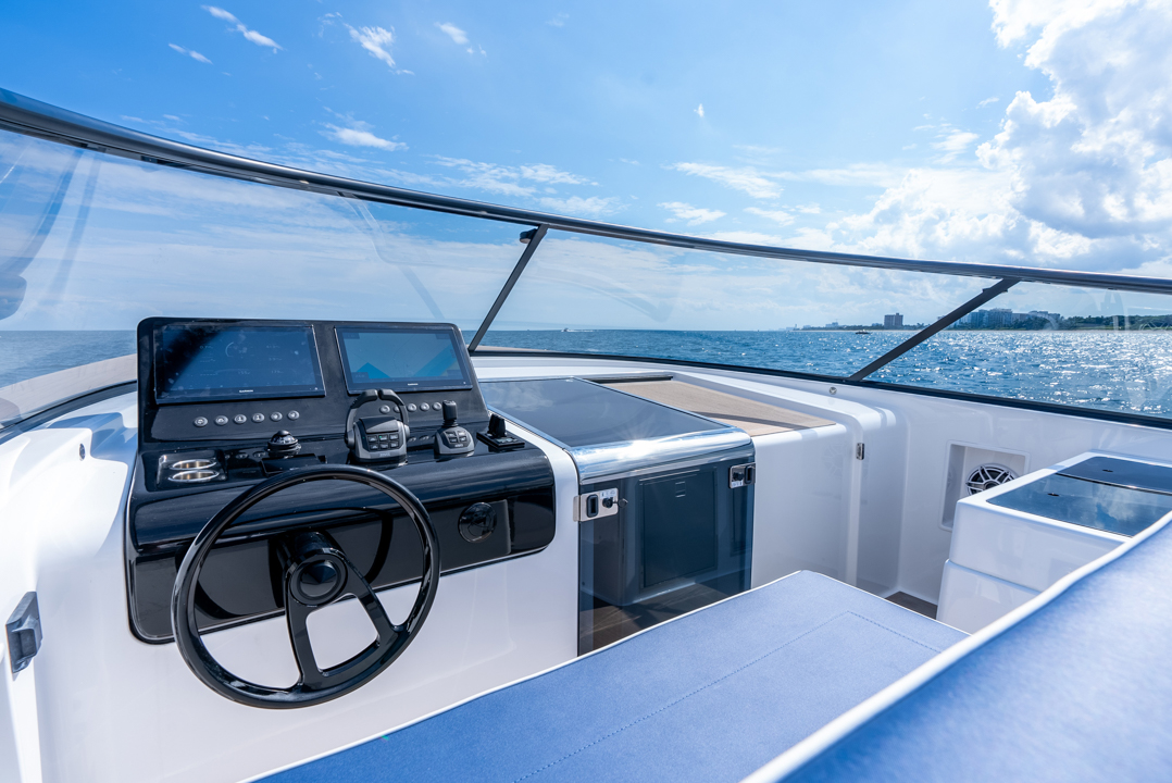 Yacht Photo 30