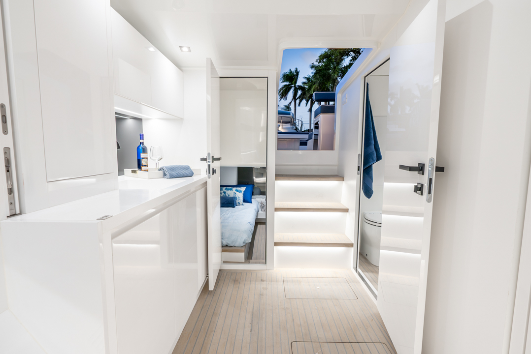 Yacht Photo 31