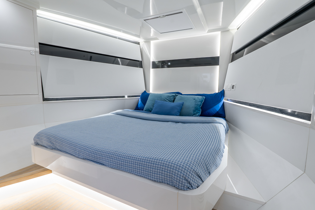 Yacht Photo 35