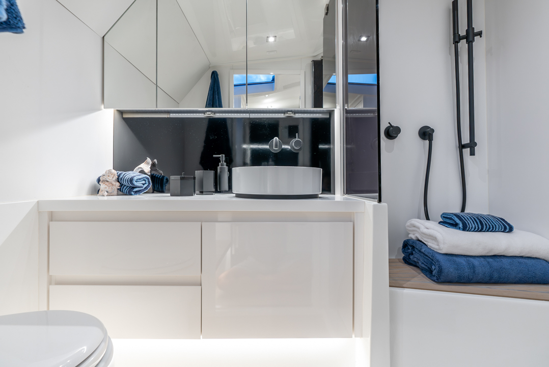 Yacht Photo 37