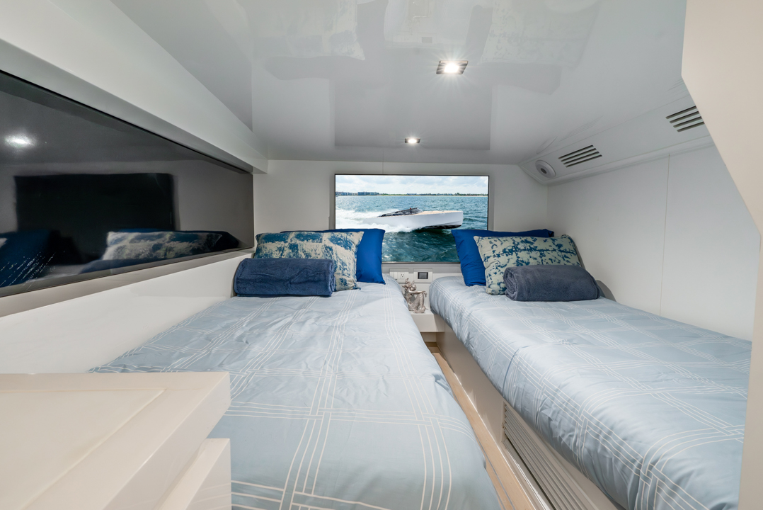 Yacht Photo 38