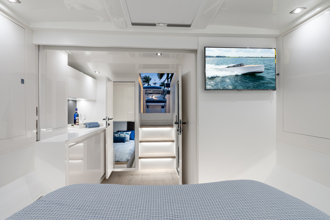 Yacht Photo 39