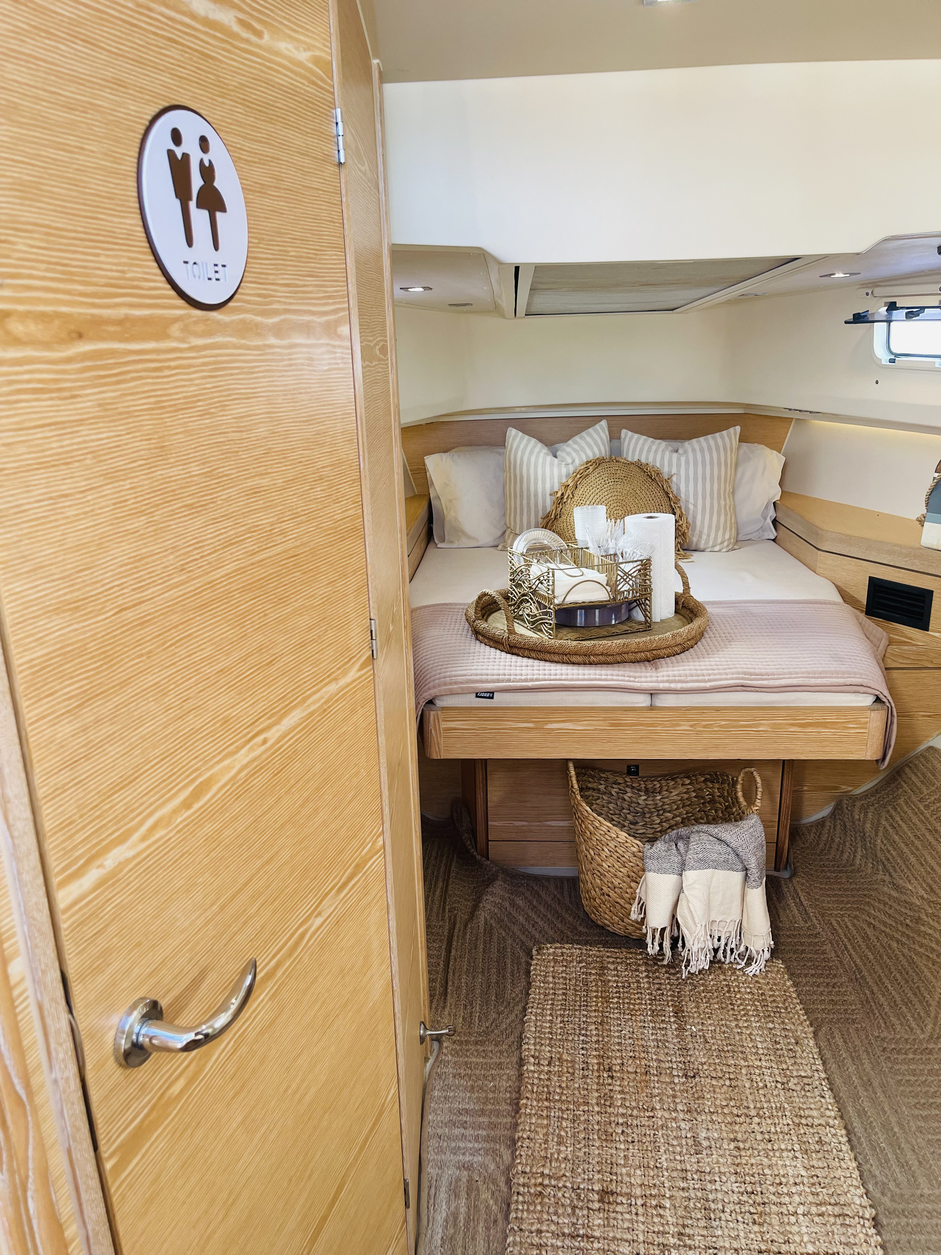 Yacht Photo 17