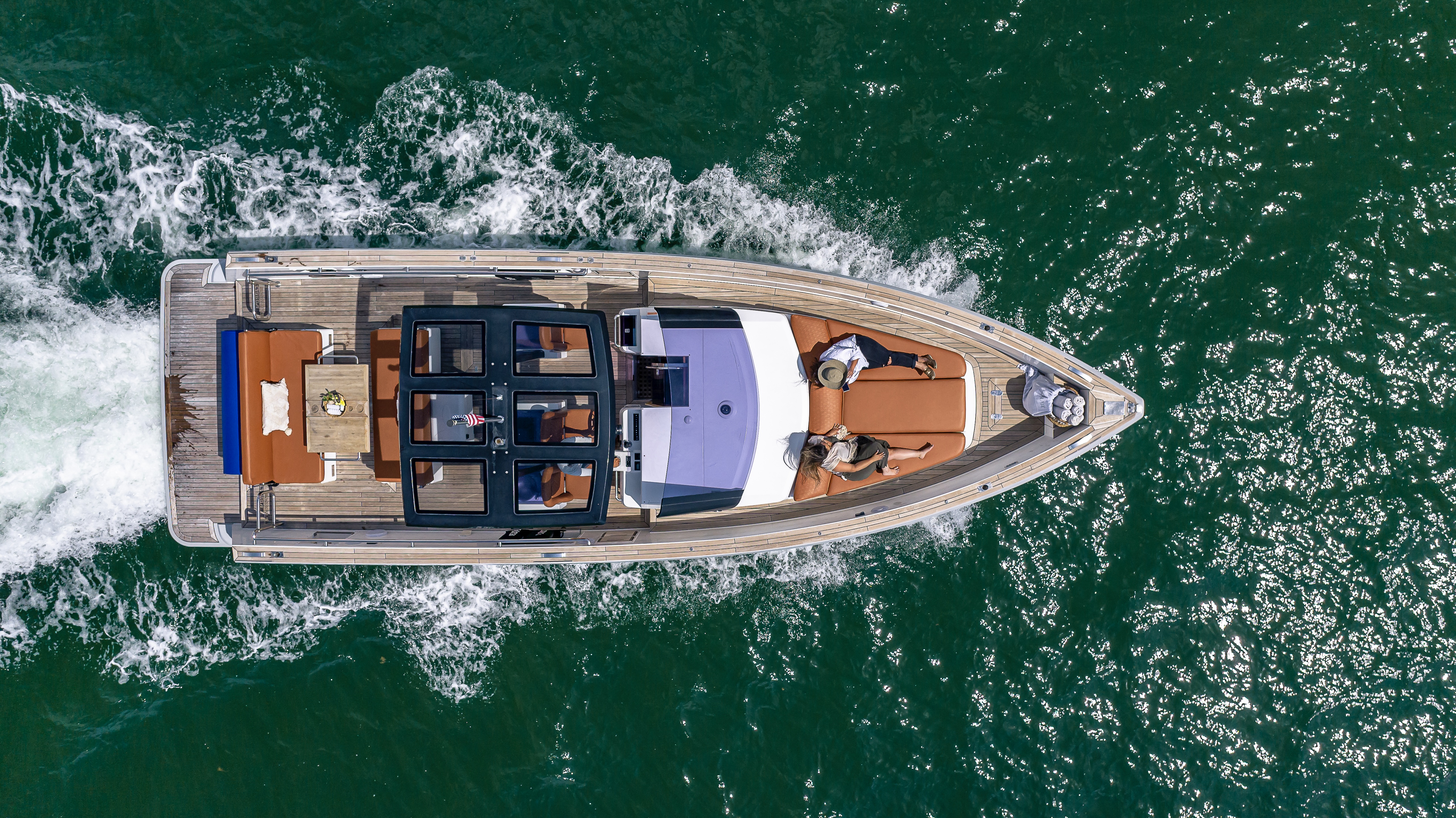 Yacht Photo 6