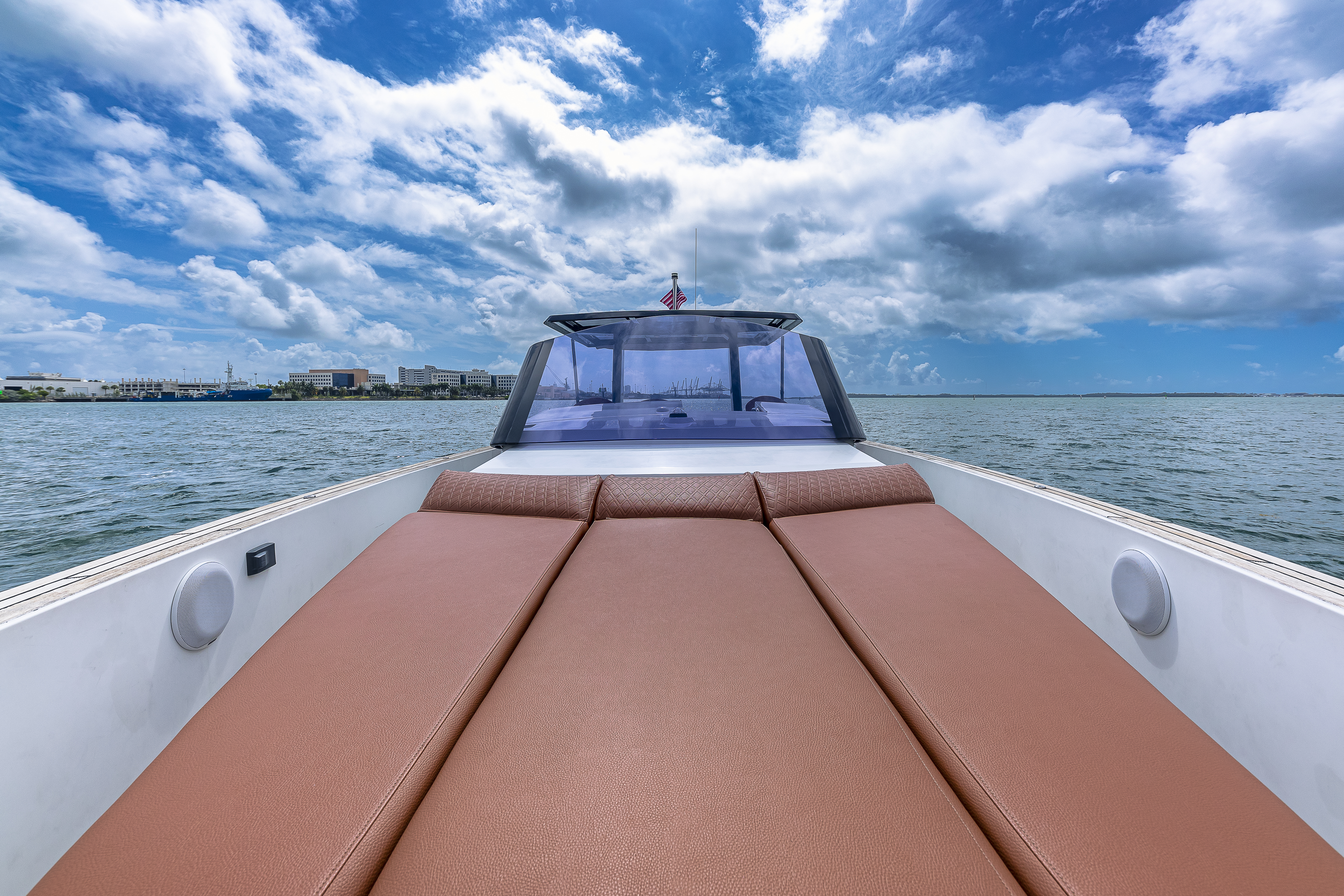 Yacht Photo 8