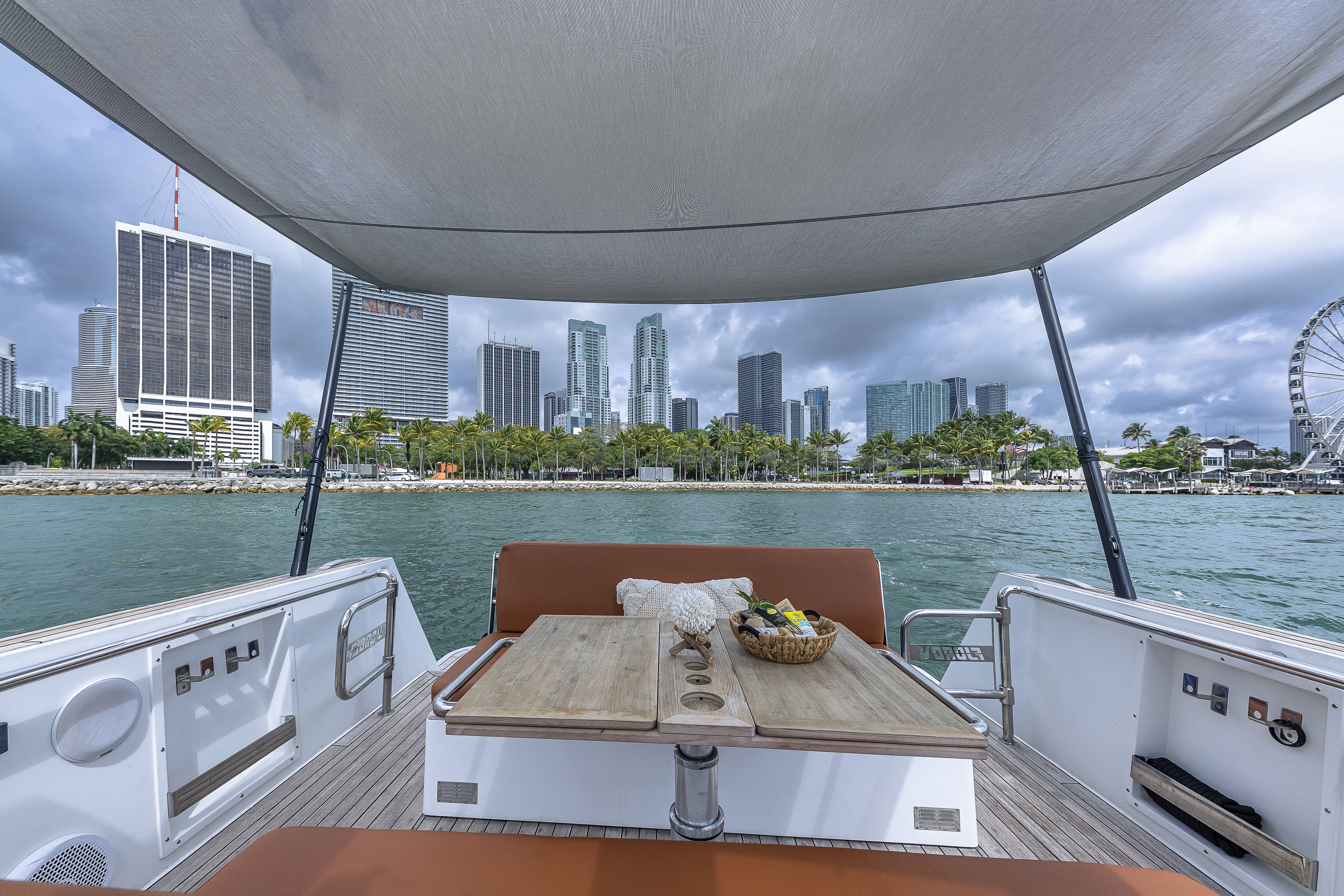 Yacht Photo 9