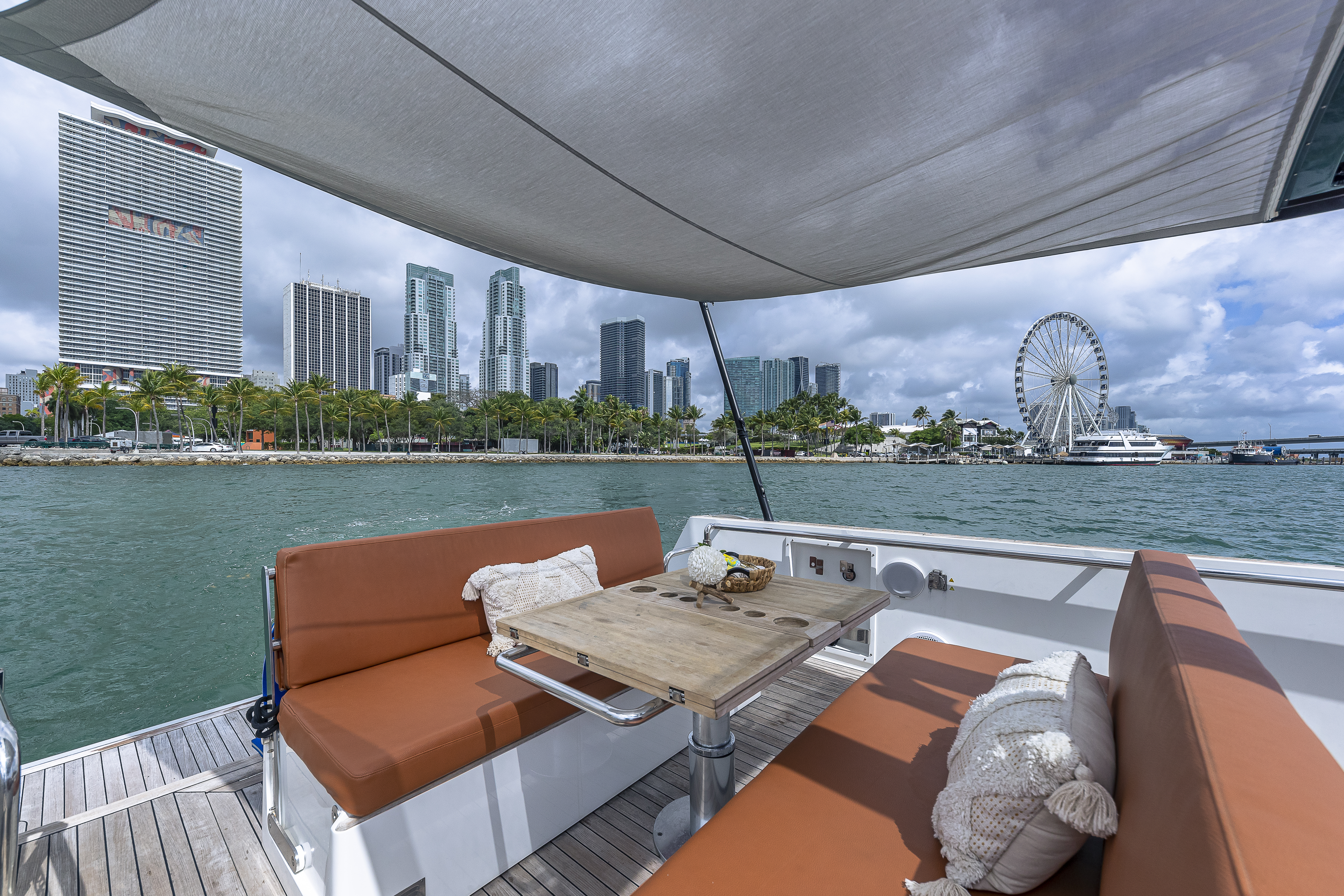 Yacht Photo 10