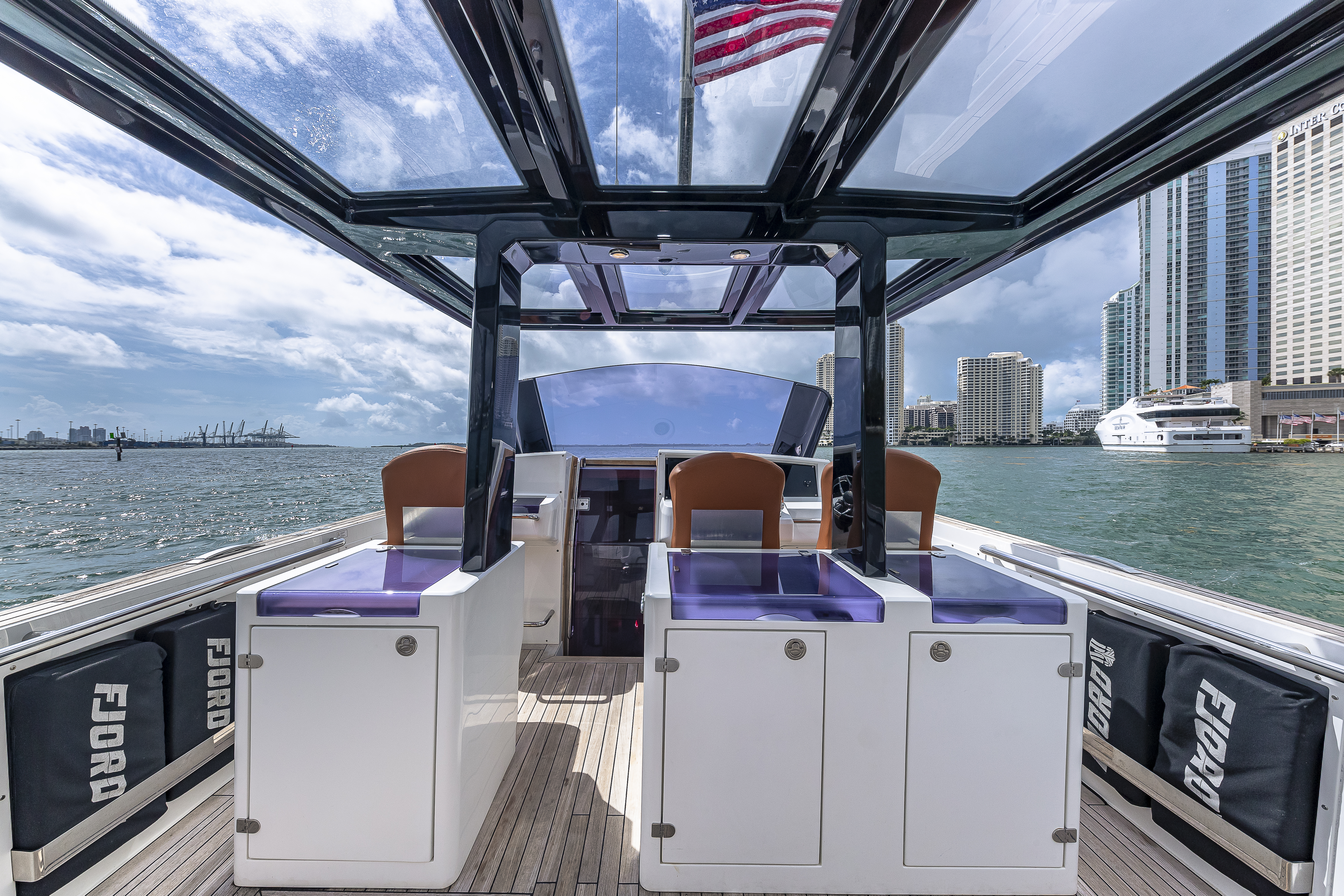 Yacht Photo 13