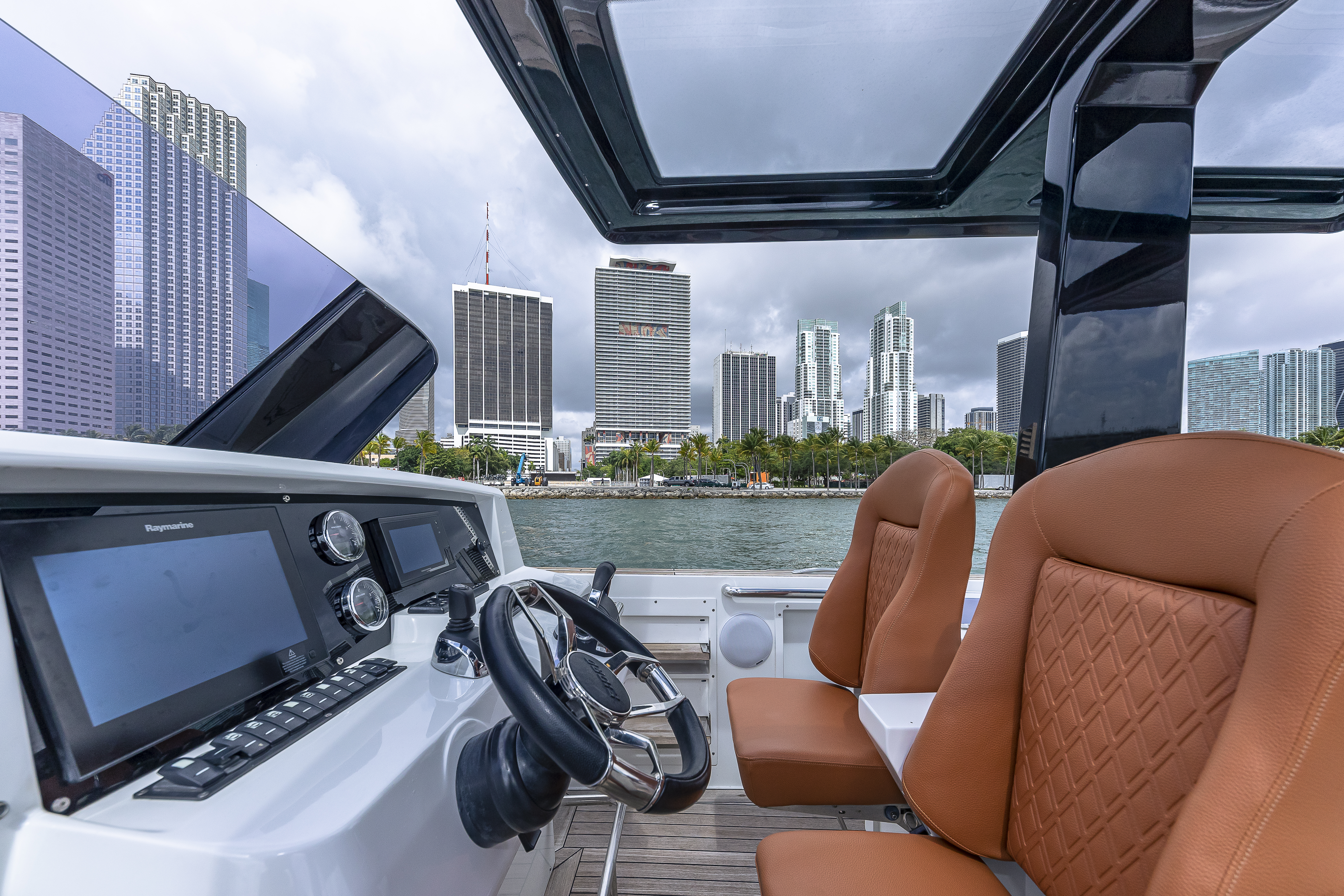 Yacht Photo 14
