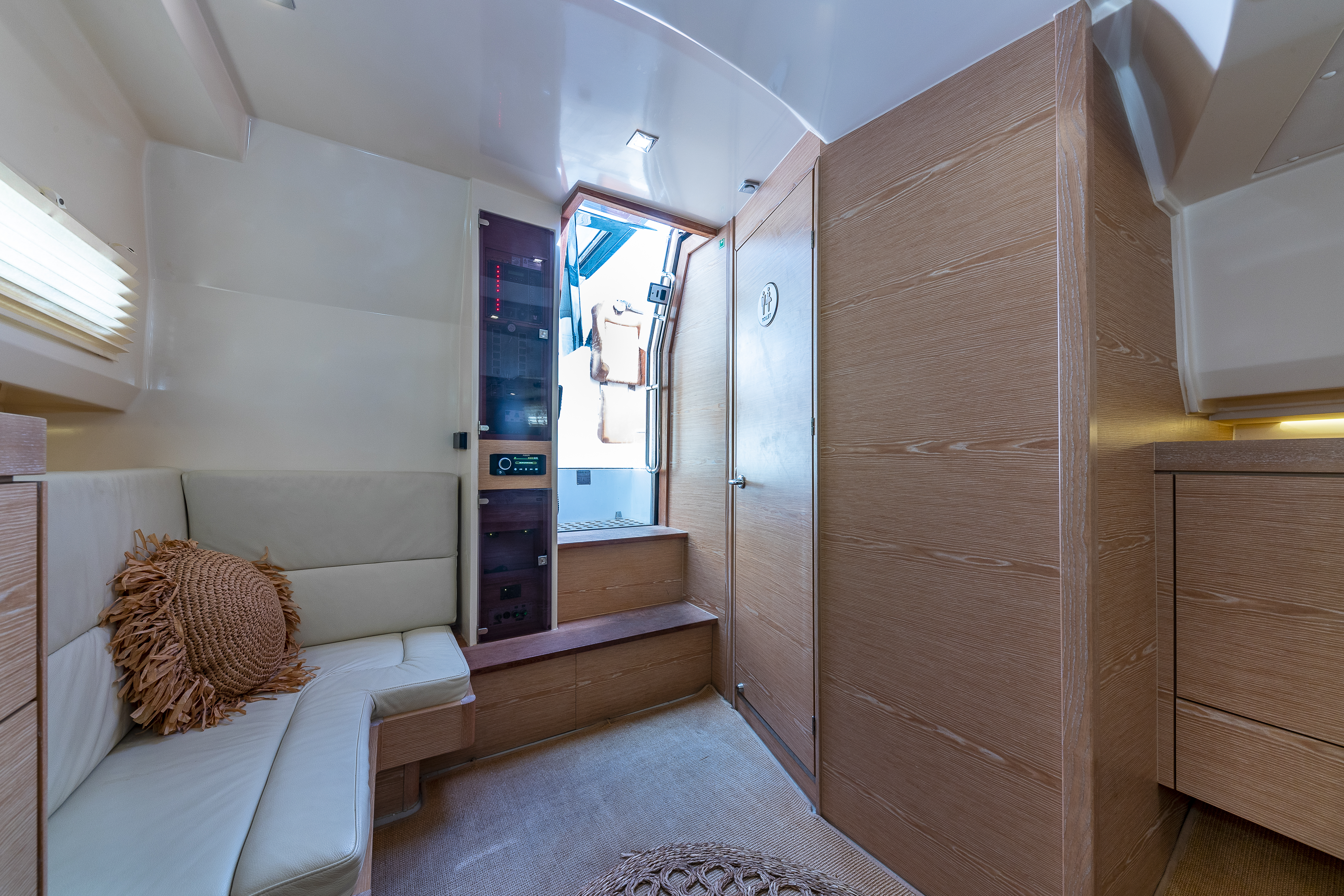 Yacht Photo 16