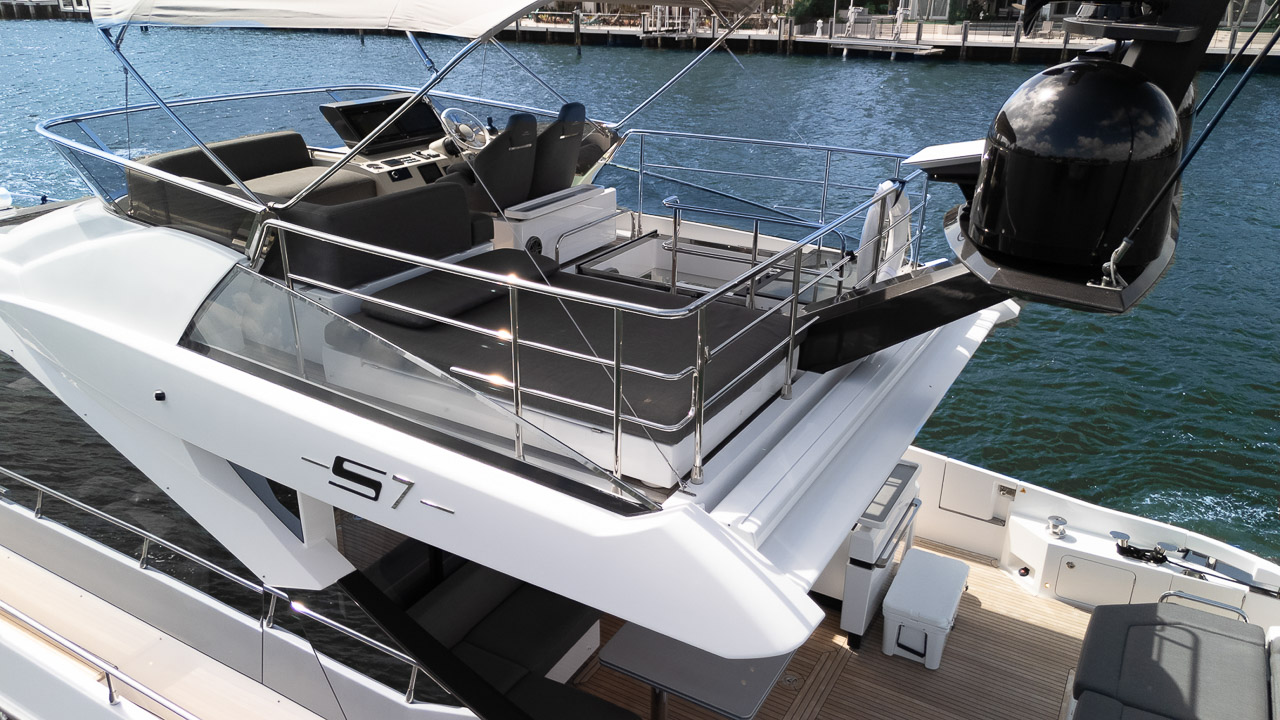 Yacht Photo 6
