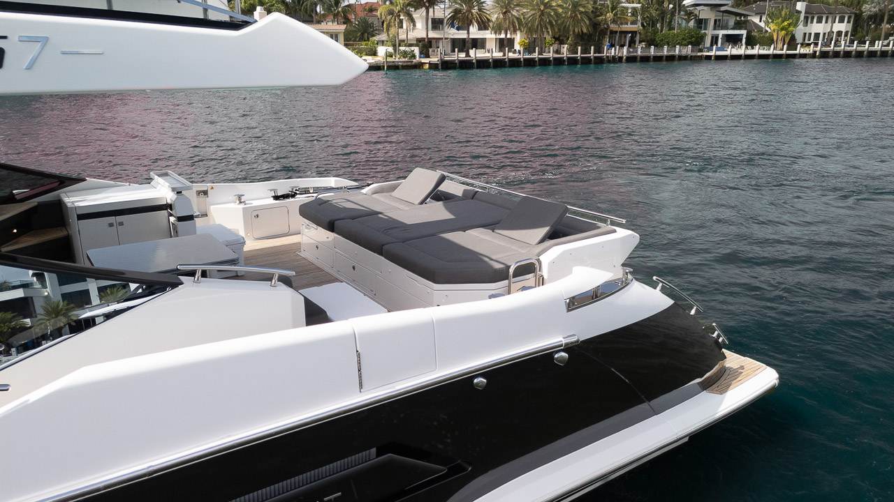 Yacht Photo 7