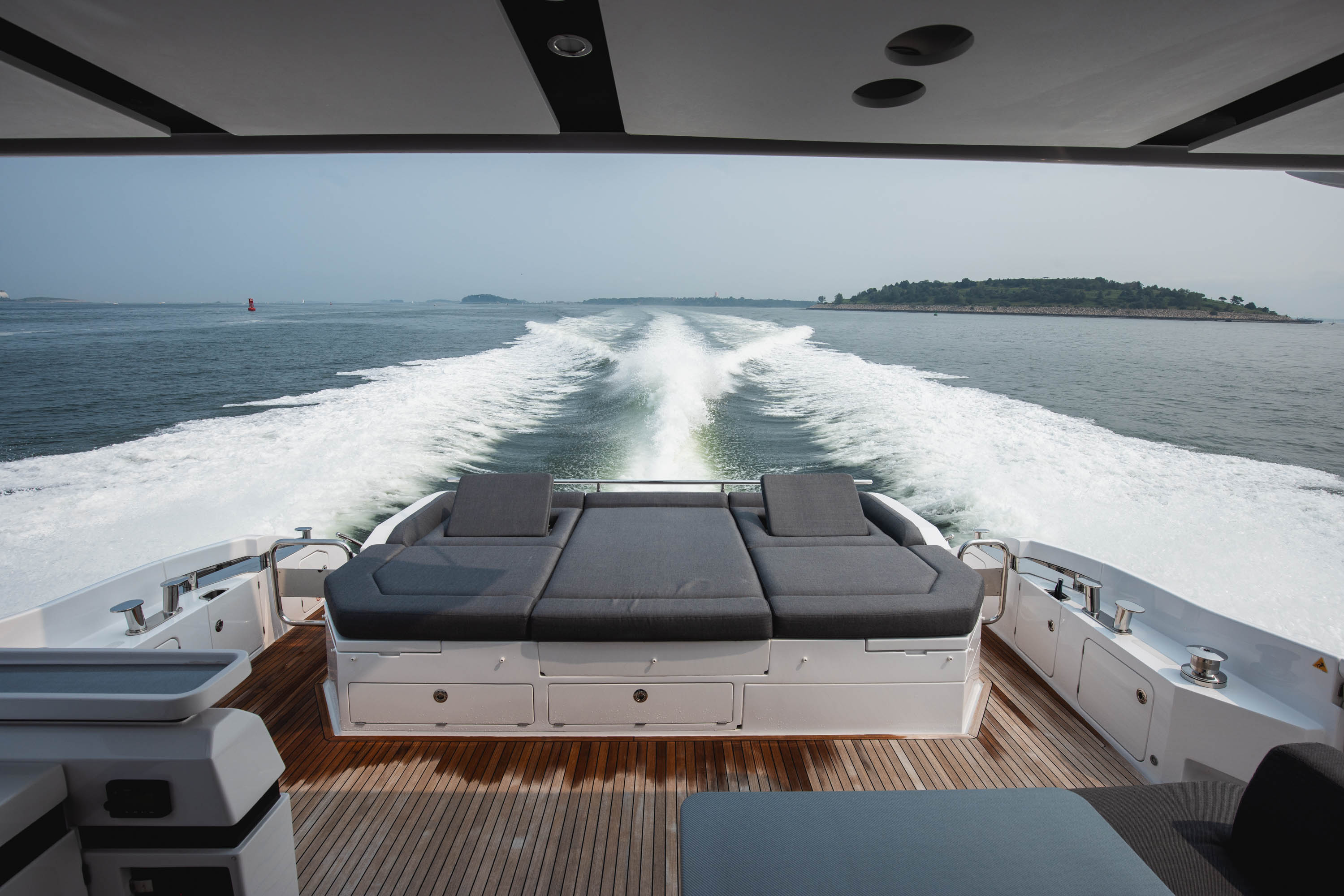 Yacht Photo 9