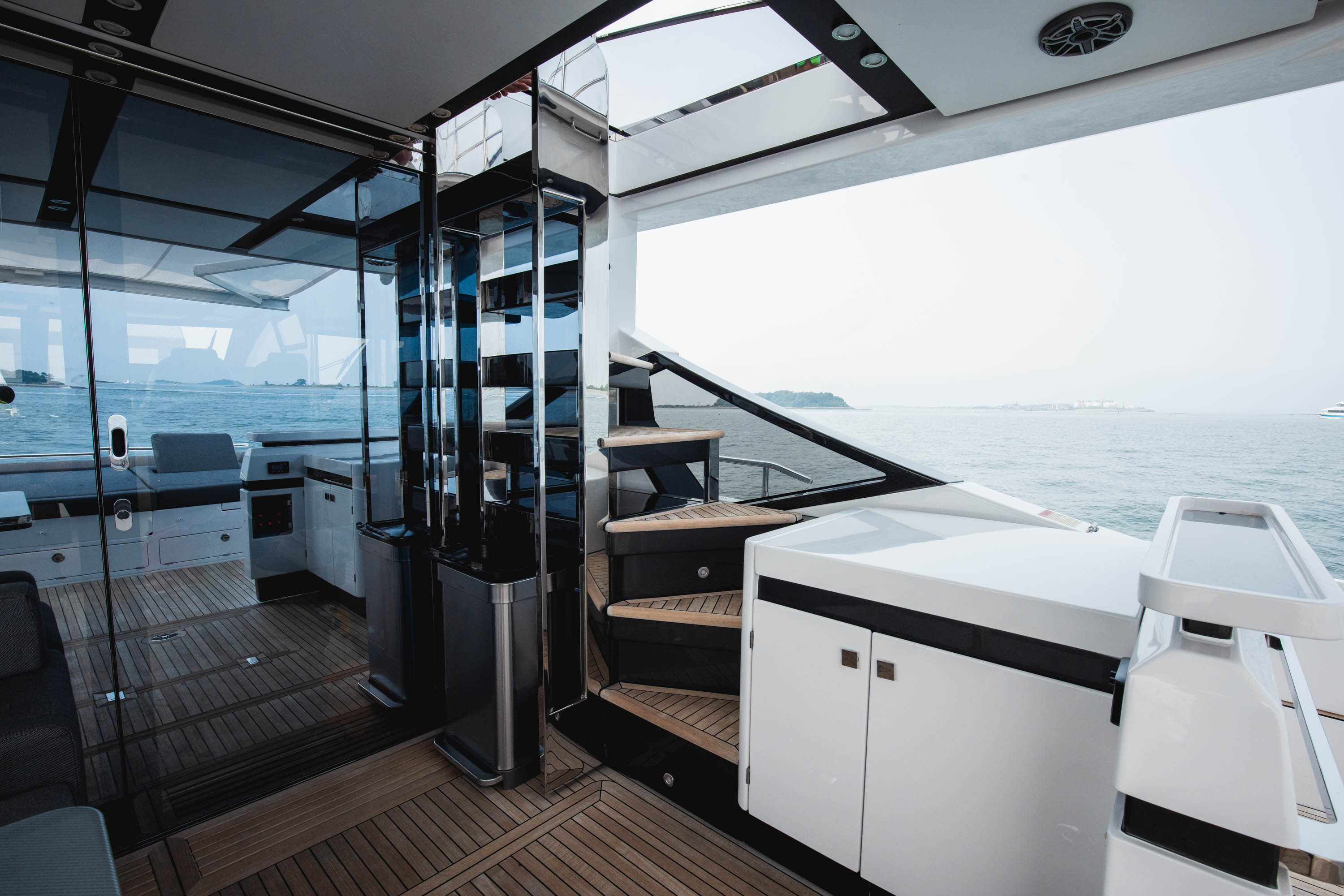 Yacht Photo 10