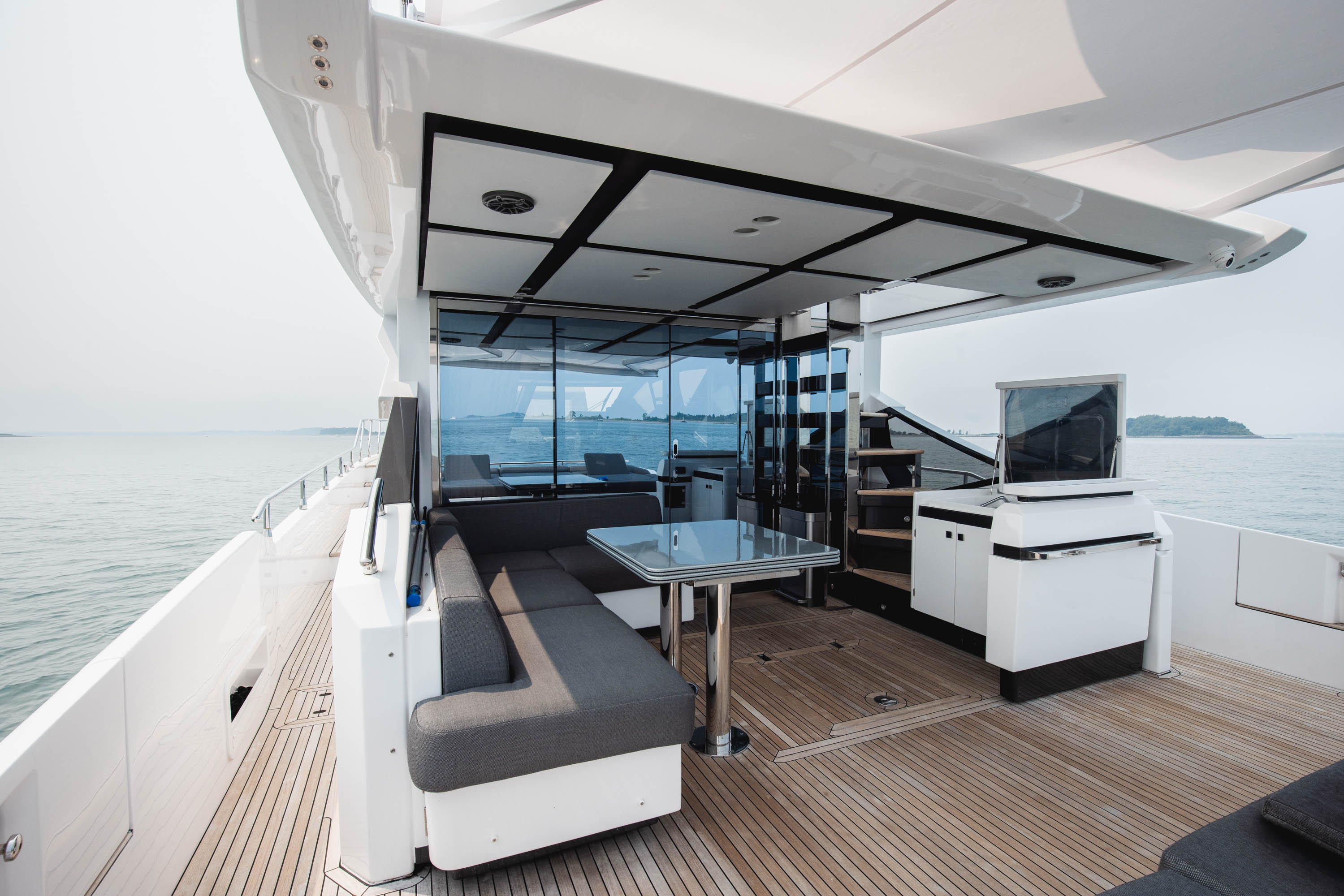 Yacht Photo 11
