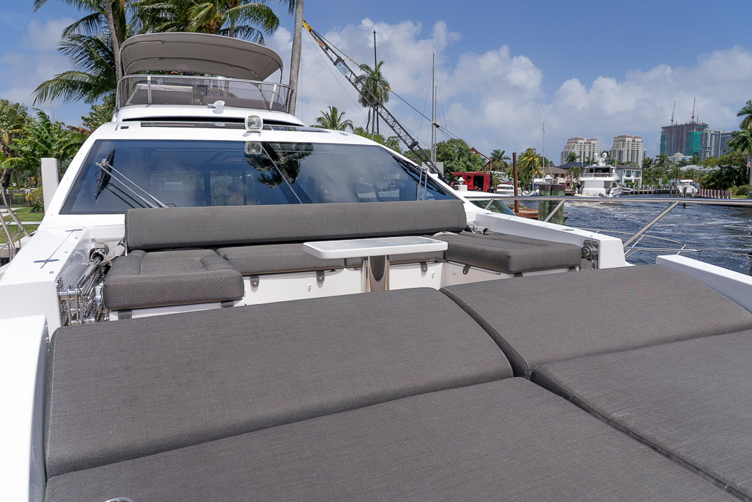 Yacht Photo 14