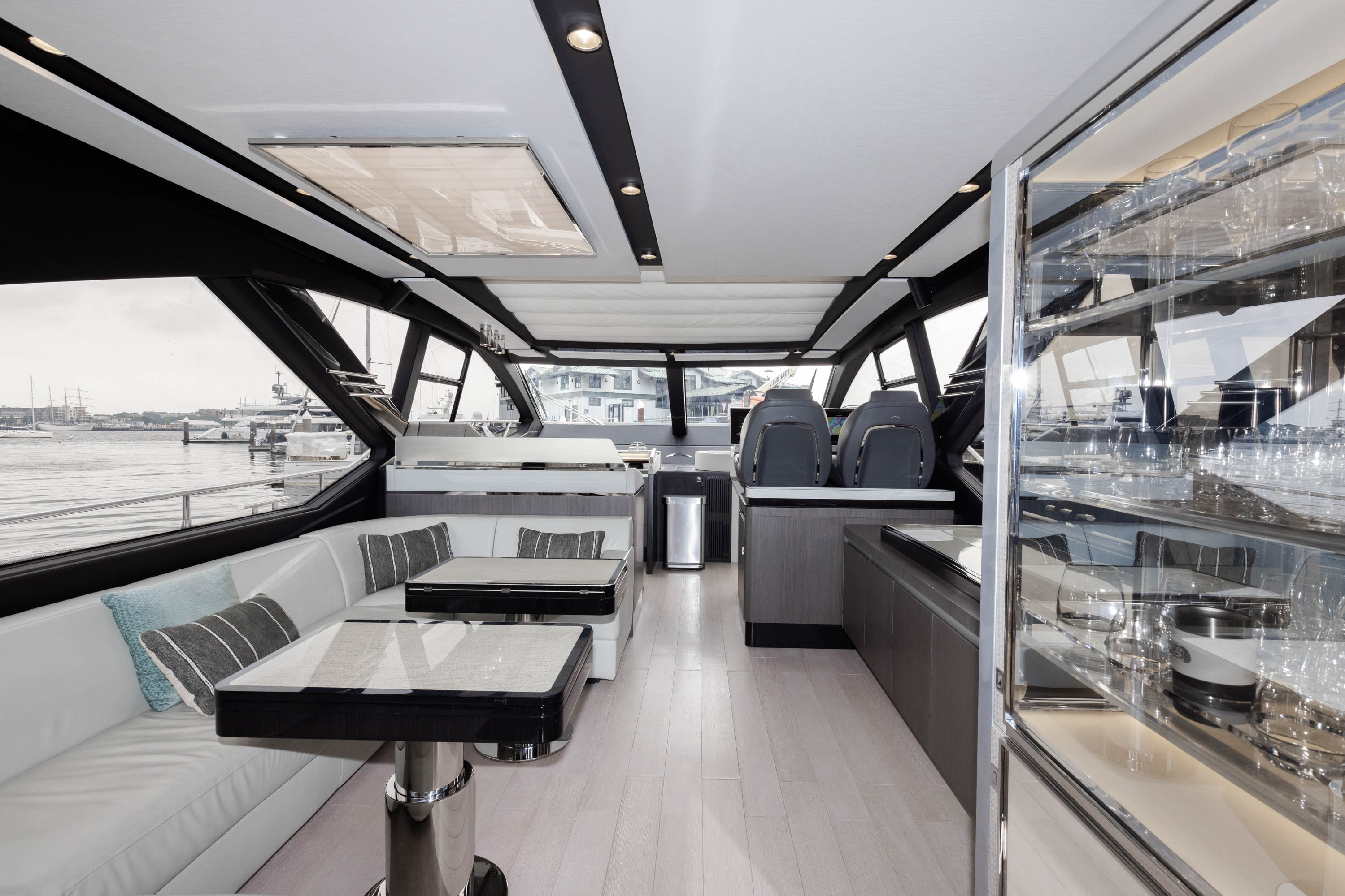 Yacht Photo 15