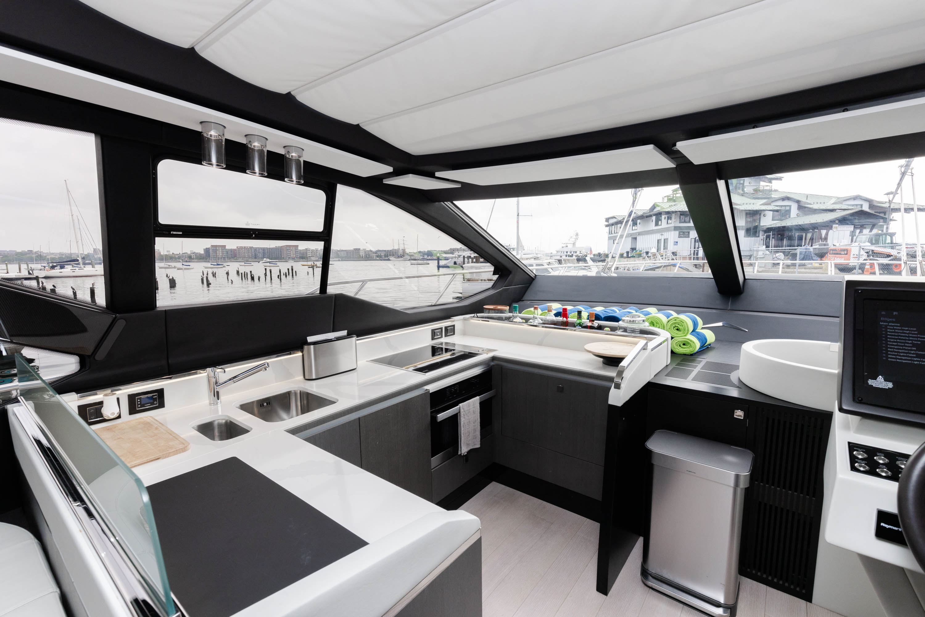 Yacht Photo 17