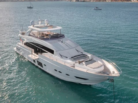 Yacht Photo 3