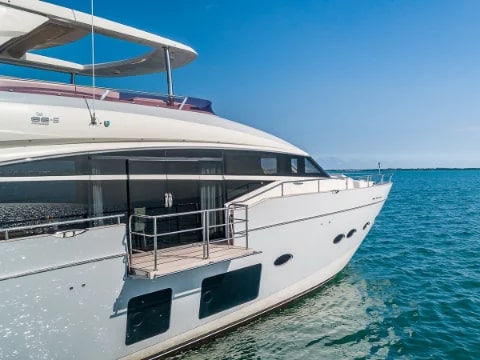 Yacht Photo 4