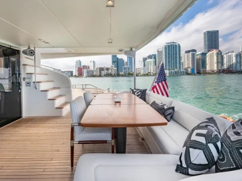Yacht Photo 8