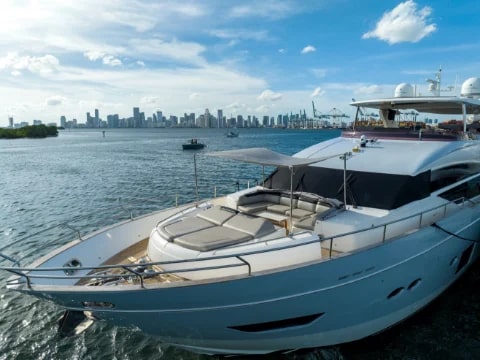 Yacht Photo 9