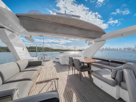 Yacht Photo 15